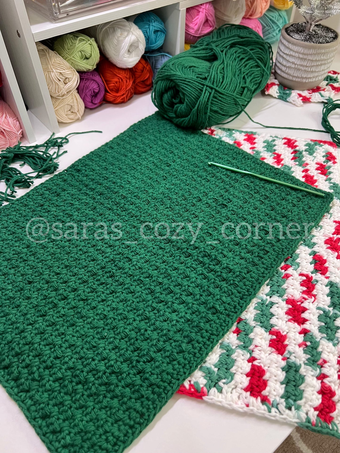 The Festive Mistletoe placemat crochet pattern PDF