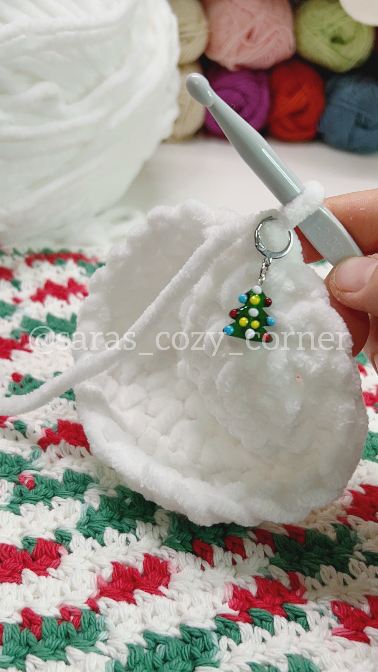 The Evergreen Cheer stitch markers set