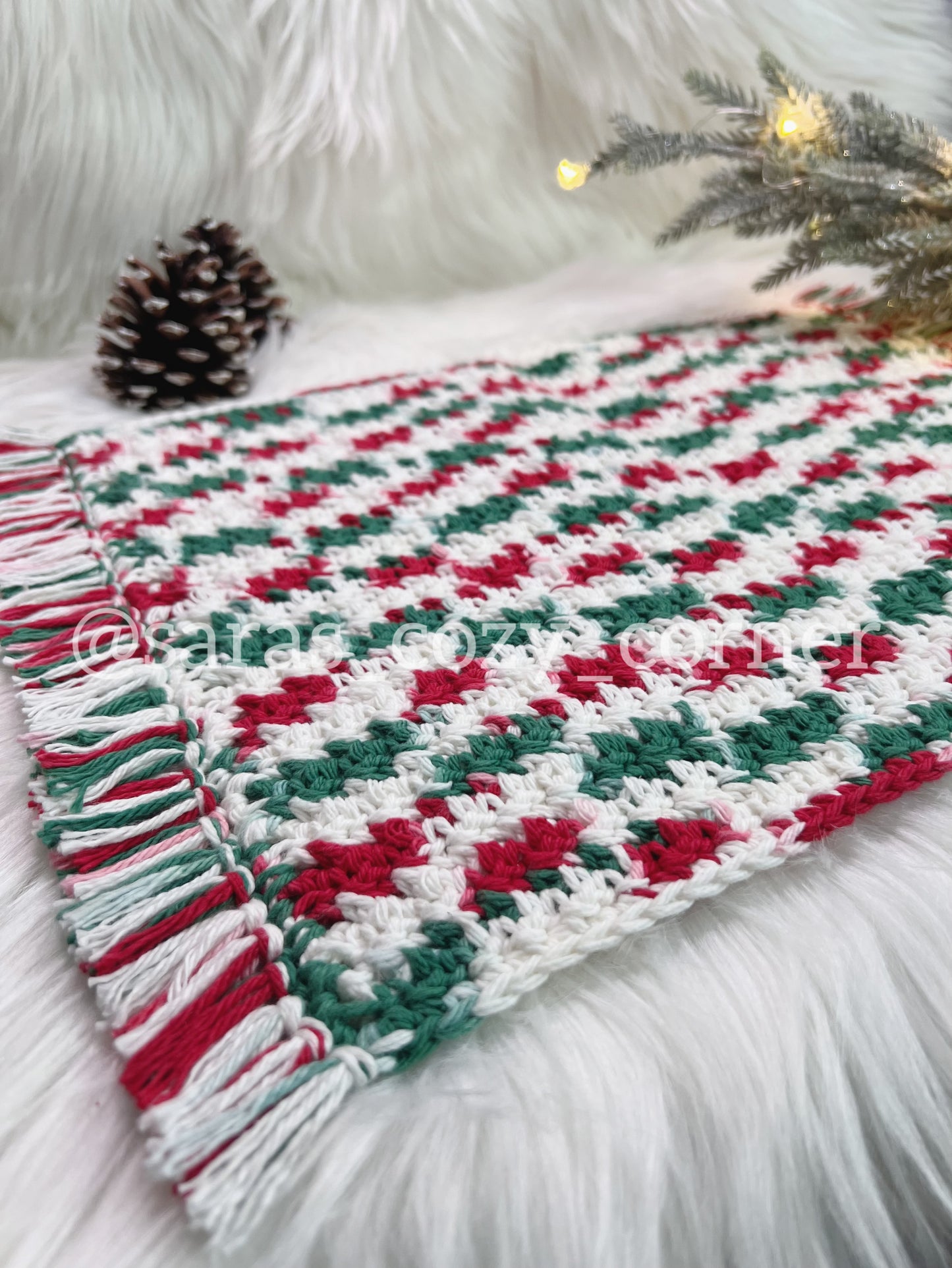 The Festive Mistletoe placemat crochet pattern PDF