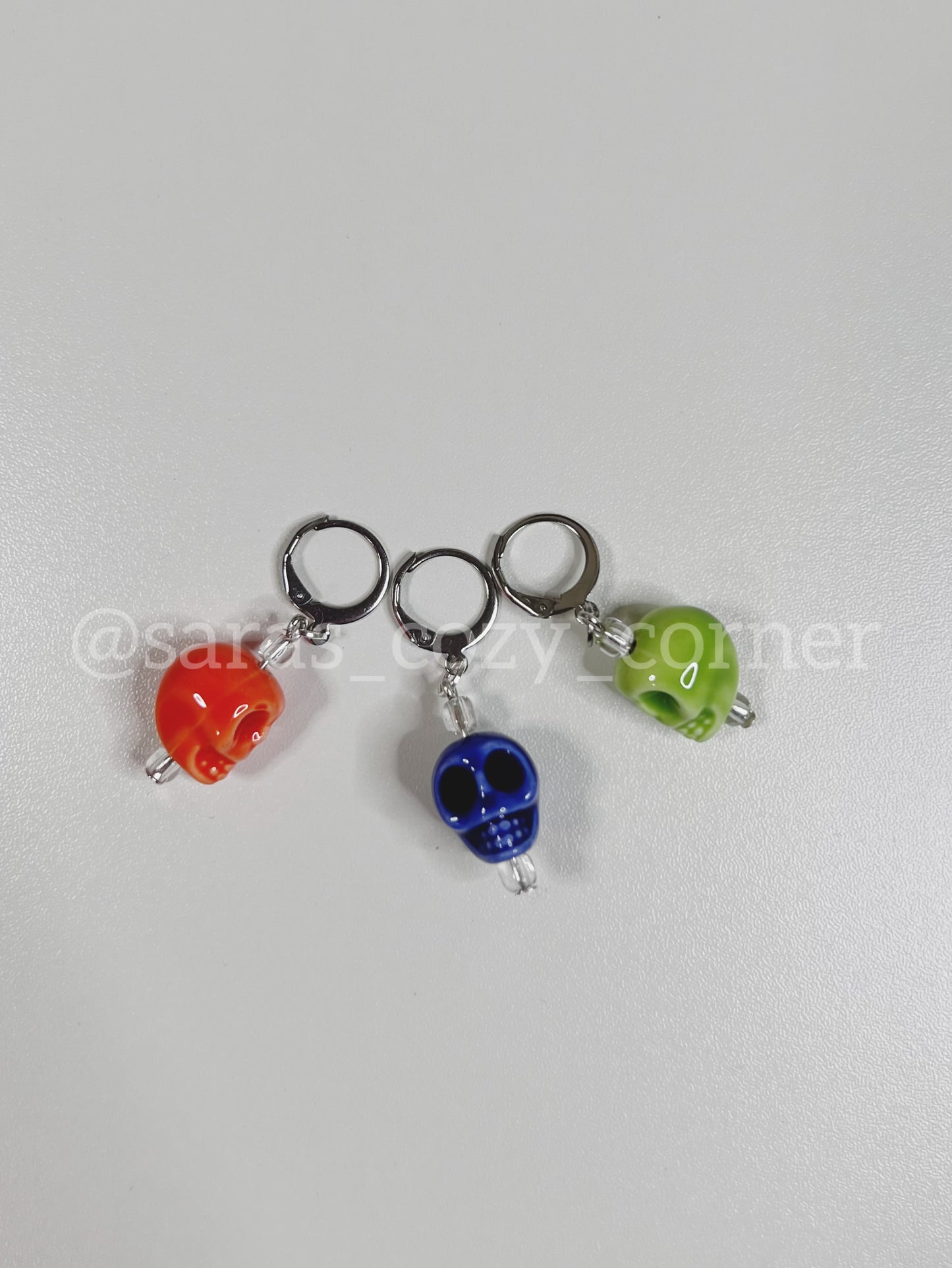 multicolor skulls stitch markers