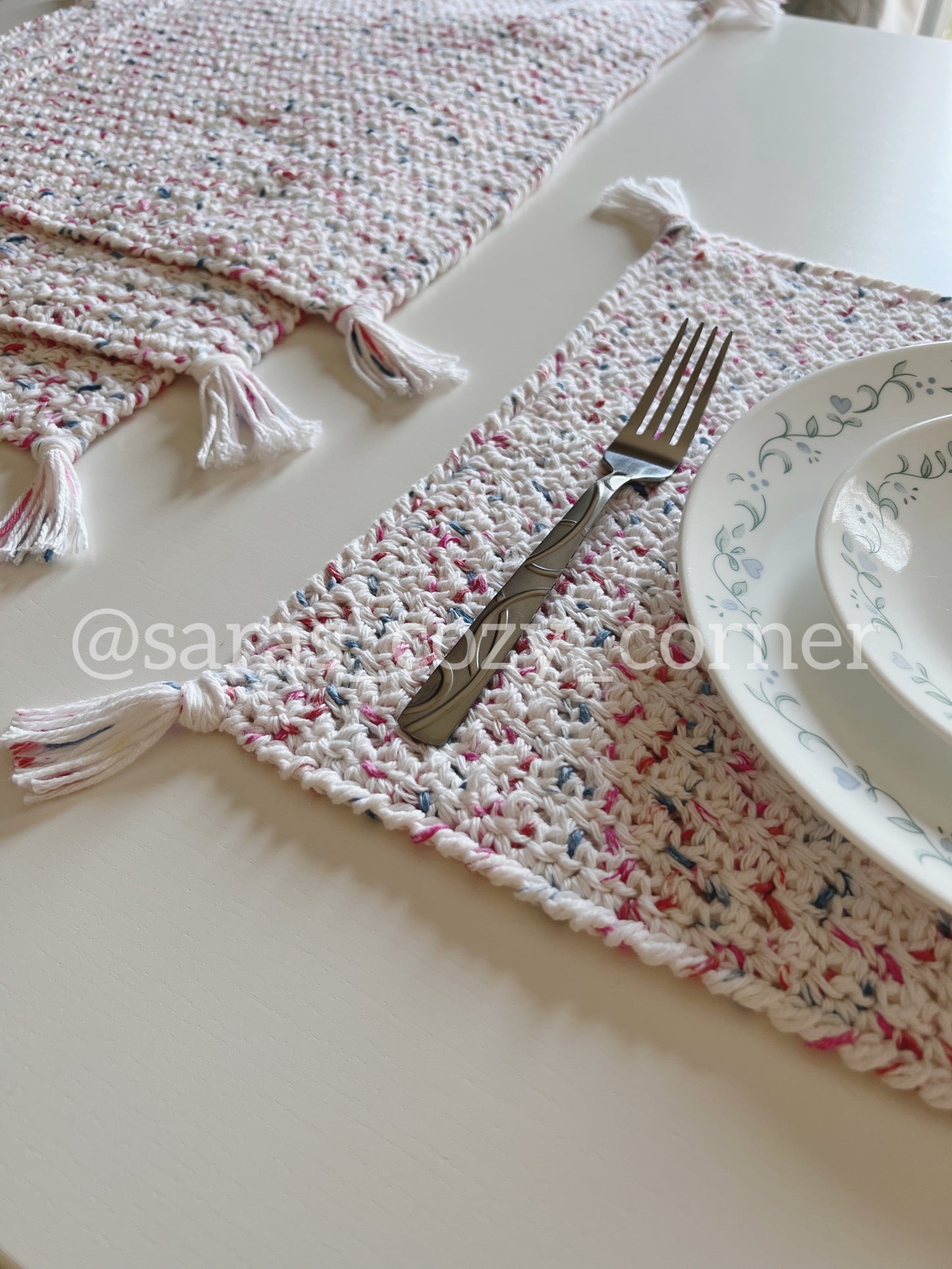 The Marble prints crochet placemat with tassels