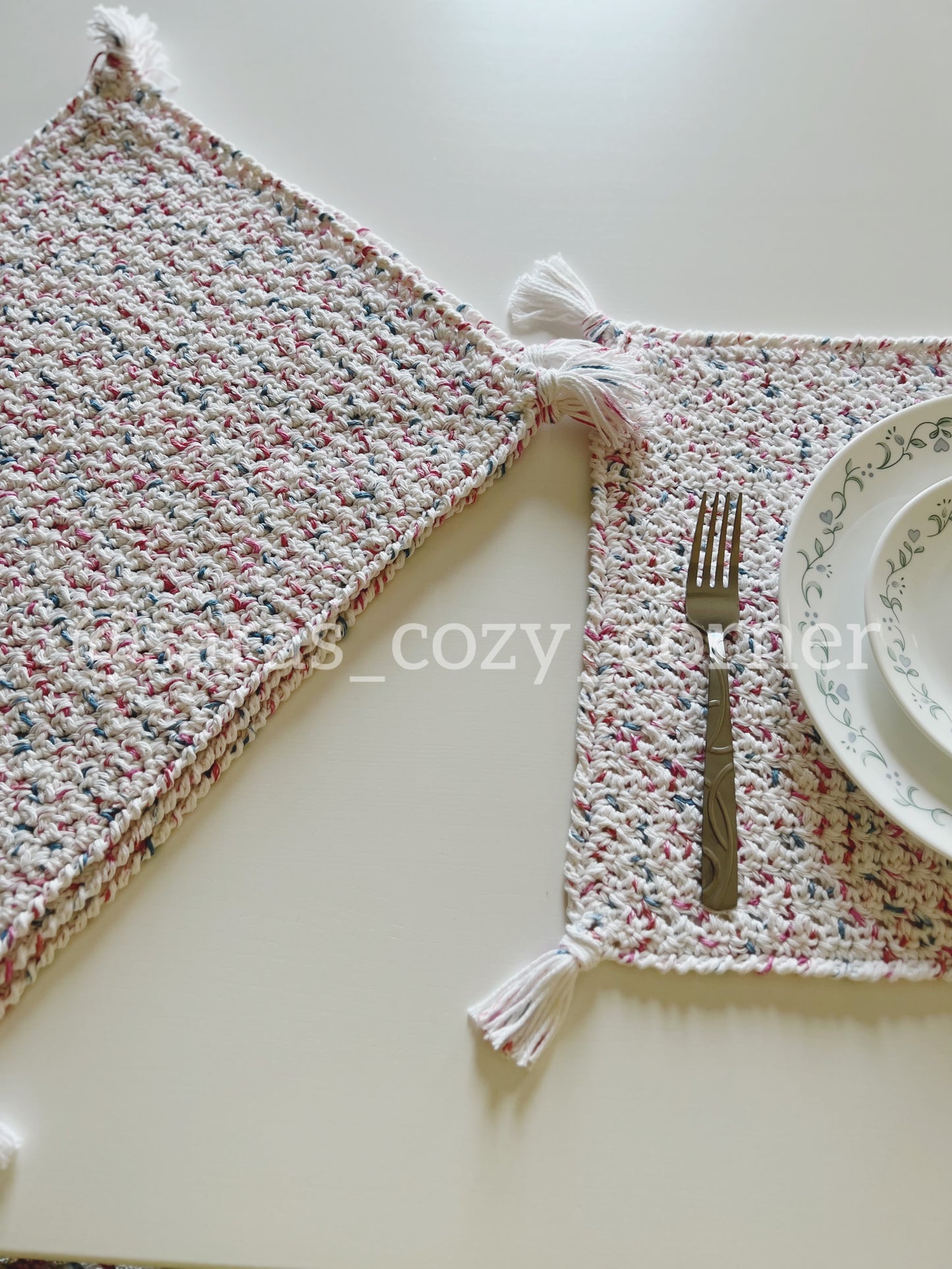 The Marble prints crochet placemat with tassels