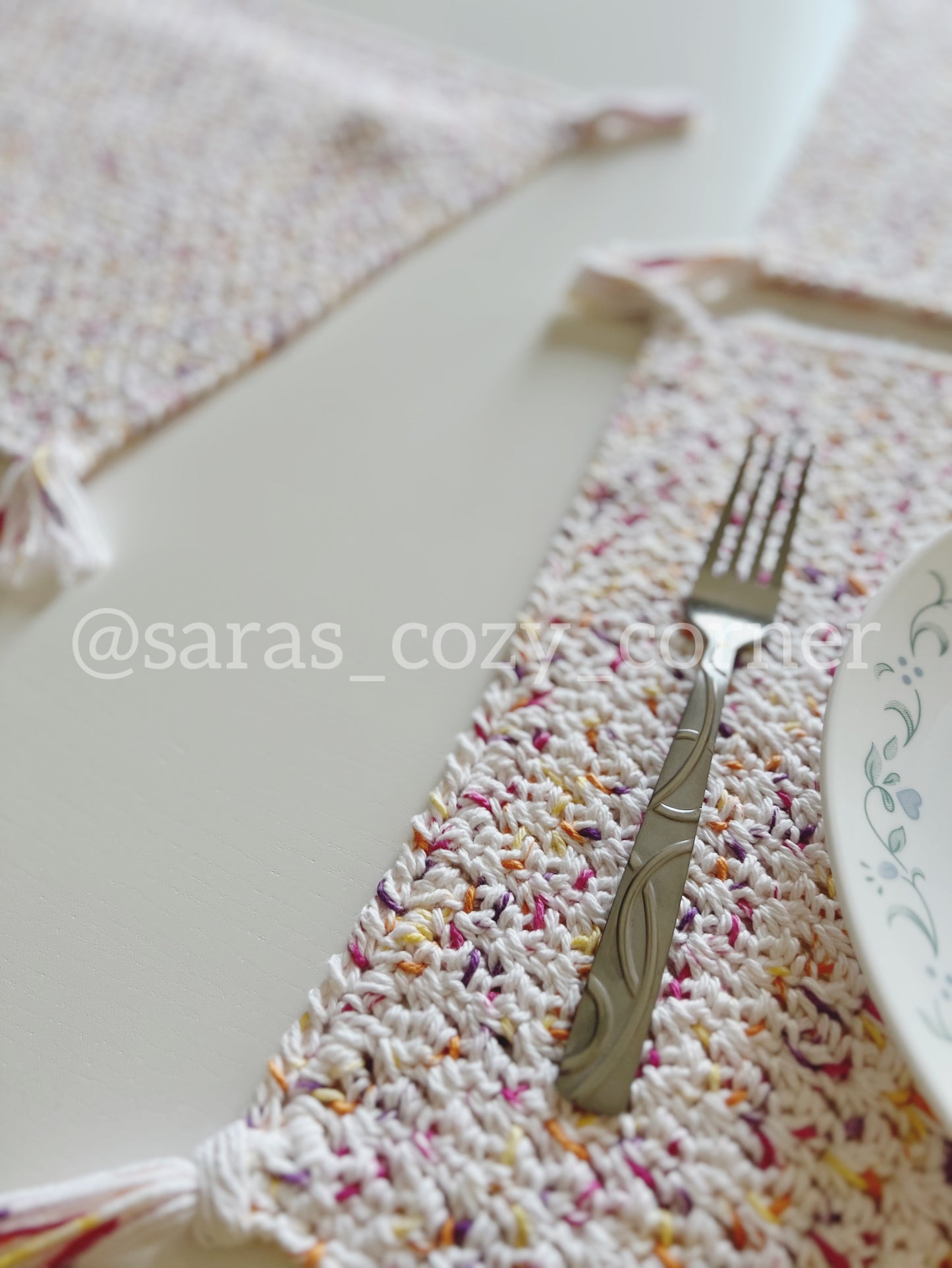 Floral prints crochet placemat with tassels