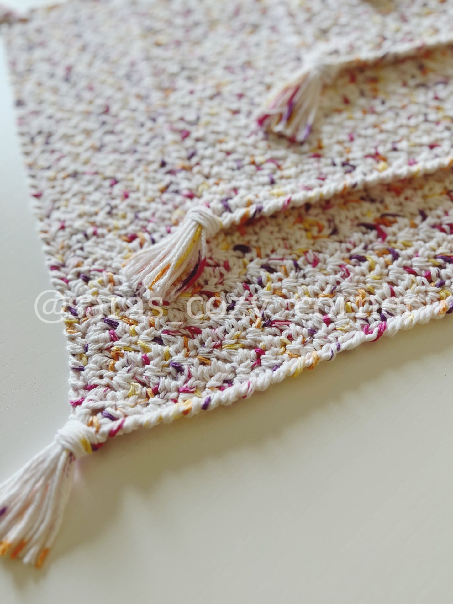 Floral prints crochet placemat with tassels