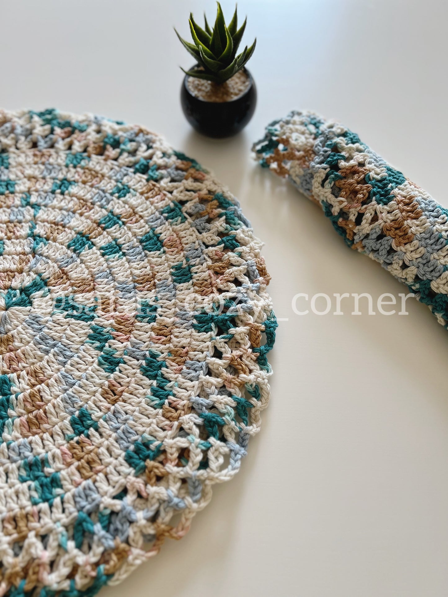 By The Sea lace border crochet placemat