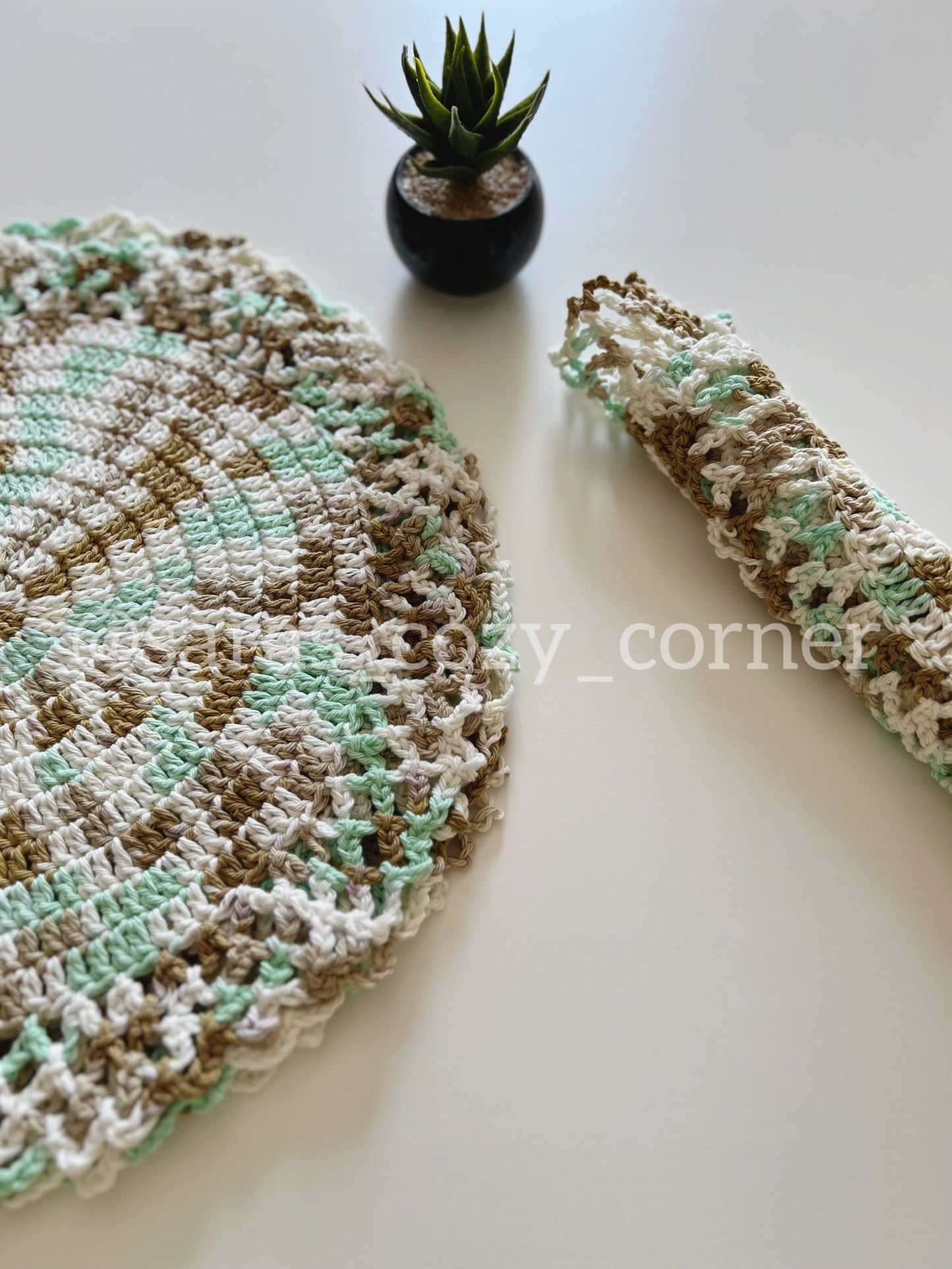 The Surf and Sand lace border crochet placemat